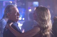 Bruce Greenwood as Bell and Jane Leeves as Kit dancing in The Resident