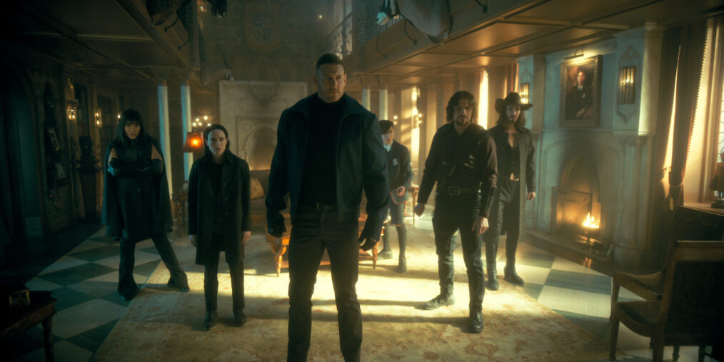 Emmy Raver-Lampman as Allison Hargreeves, Elliot Page, Tom Hopper as Luther Hargreeves, Aidan Gallagher as Number Five, David Castañeda as Diego Hargreeves, Robert Sheehan as Klaus Hargreeves in The Umbrella Academy