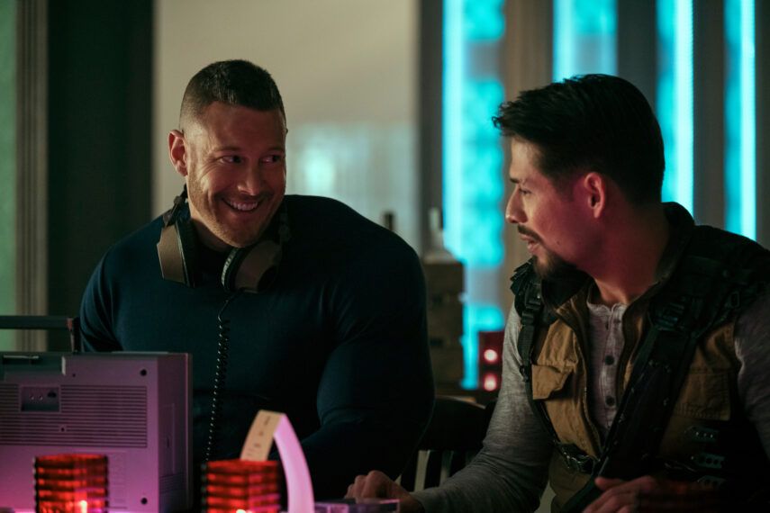 Tom Hopper as Luther Hargreeves, David Castañeda as Diego Hargreeves in The Umbrella Academy