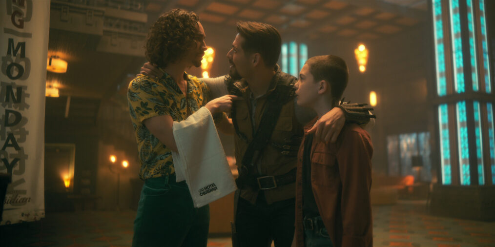 Robert Sheehan as Klaus Hargreeves, David Castañeda as Diego Hargreeves, Javon 'Wanna' Walton as Stan in The Umbrella Academy