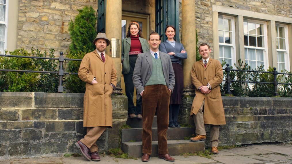 Siegfried Farnon (Samuel West), James Herriot (Nicholas Ralph), Tristan Farnon (Callum Woodhouse), Helen Alderson (Rachel Shenton), and Mrs Hall (Anna Madeley) - All Creatures Great and Small - Season 2