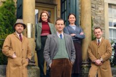 Siegfried Farnon (Samuel West), James Herriot (Nicholas Ralph), Tristan Farnon (Callum Woodhouse), Helen Alderson (Rachel Shenton), and Mrs Hall (Anna Madeley) - All Creatures Great and Small - Season 2