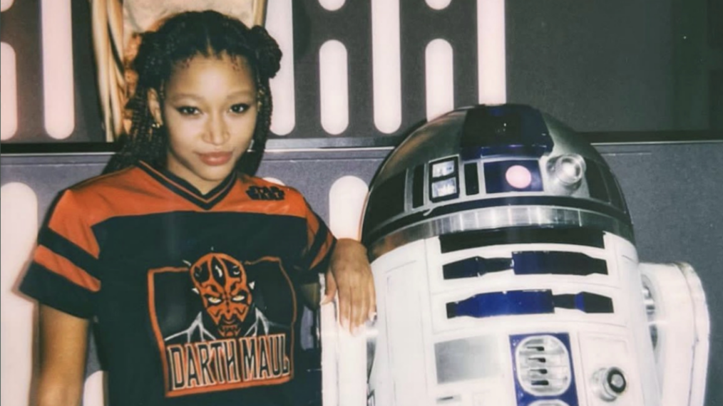 Amandla Stenberg with R2D2 at SDCC 2022