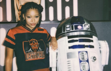 Amandla Stenberg with R2D2 at SDCC 2022