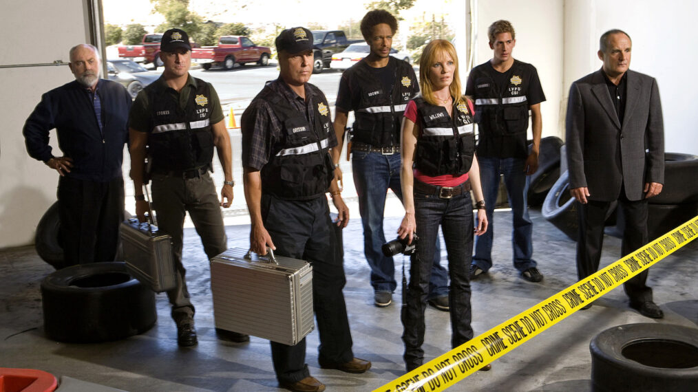 Robert David Hall, George Eads, William Petersen, Gary Dourdan, Marg Helgenberger, Eric Szmanda, Paul Guilfoyle in CSI