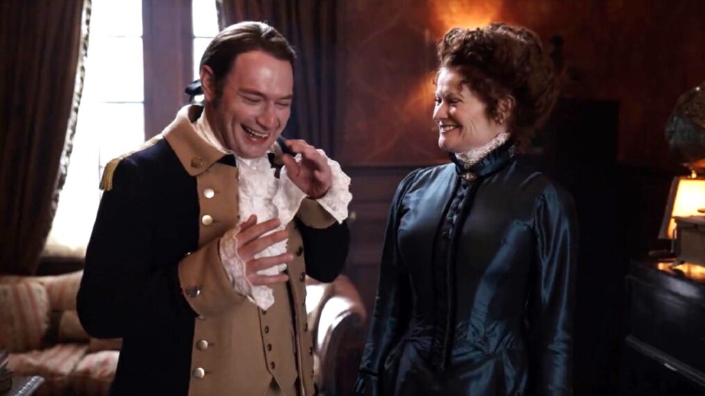 'Ghosts' See the Cast Hilariously Break Character in Season 1 Blooper Reel (VIDEO)