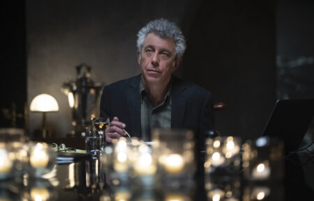 Eric Bogosian as Daniel Molloy - Interview with the Vampire _ Season 1, Episode 2