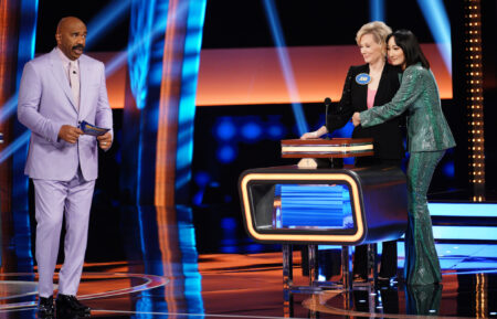 Steve Harvey, Jean Smart, Poppy Liu on Celebrity Family Feud