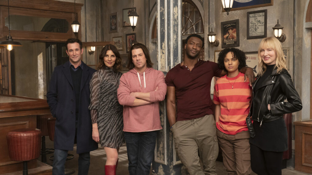 Noah Wyle, Gina Bellman, Christian Kane, Aldis Hodge, Aleyse Shannon, Beth Riesgraf of Leverage: Redemption