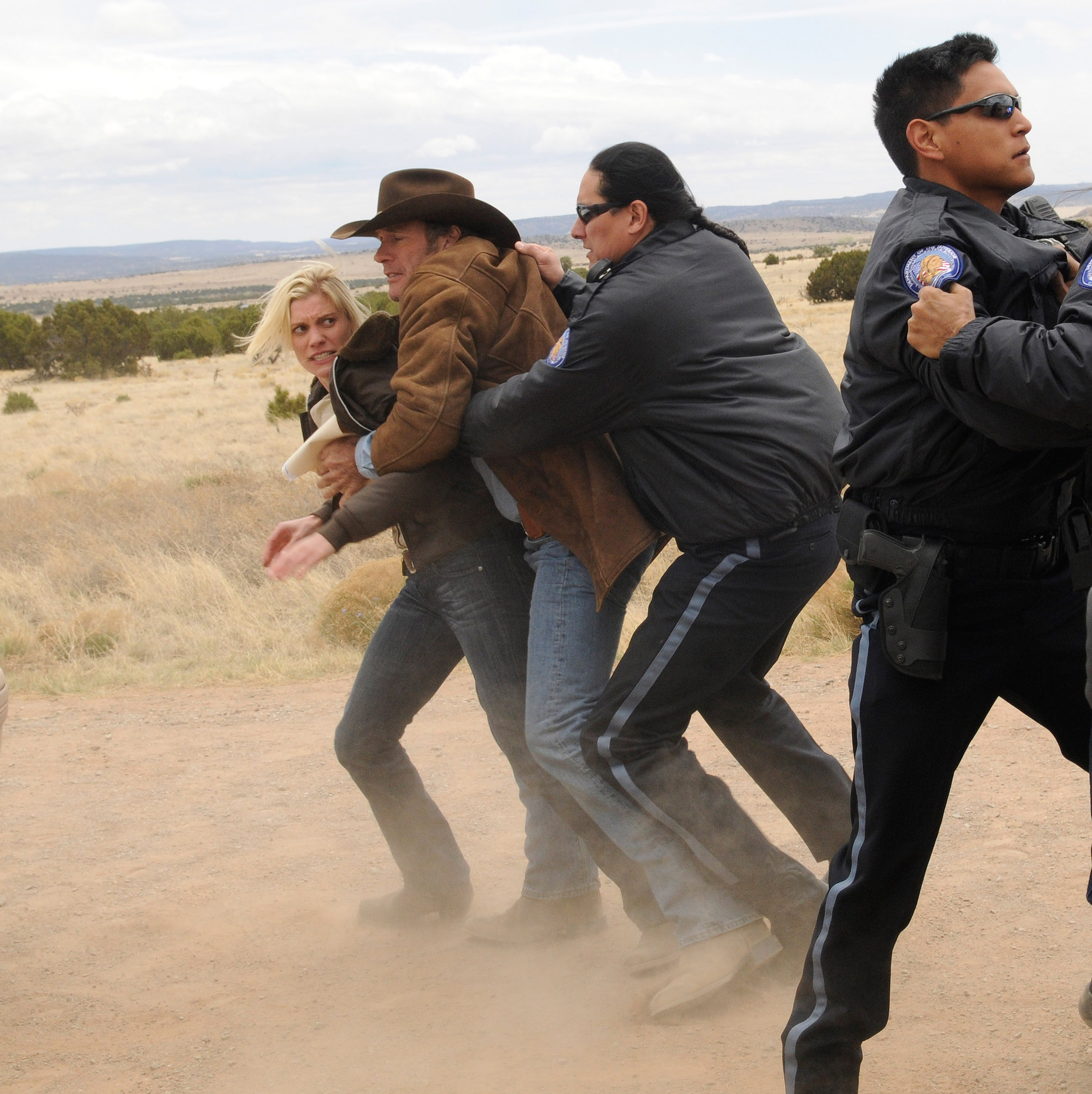 Katee Sackhoff, Robert Taylor in Longmire