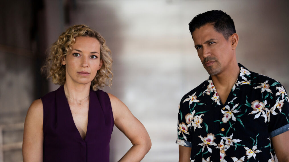 Perdita Weeks as Juliet Higgins and Jay Hernandez as Thomas Magnum in Magnum PI