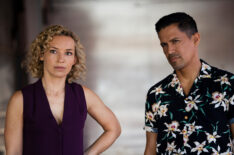 Perdita Weeks as Juliet Higgins and Jay Hernandez as Thomas Magnum in Magnum PI