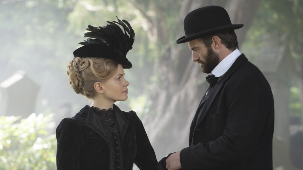 Kate Phillips y Stuart Martin y en la temporada 1 de Miss Scarlet and the Duke