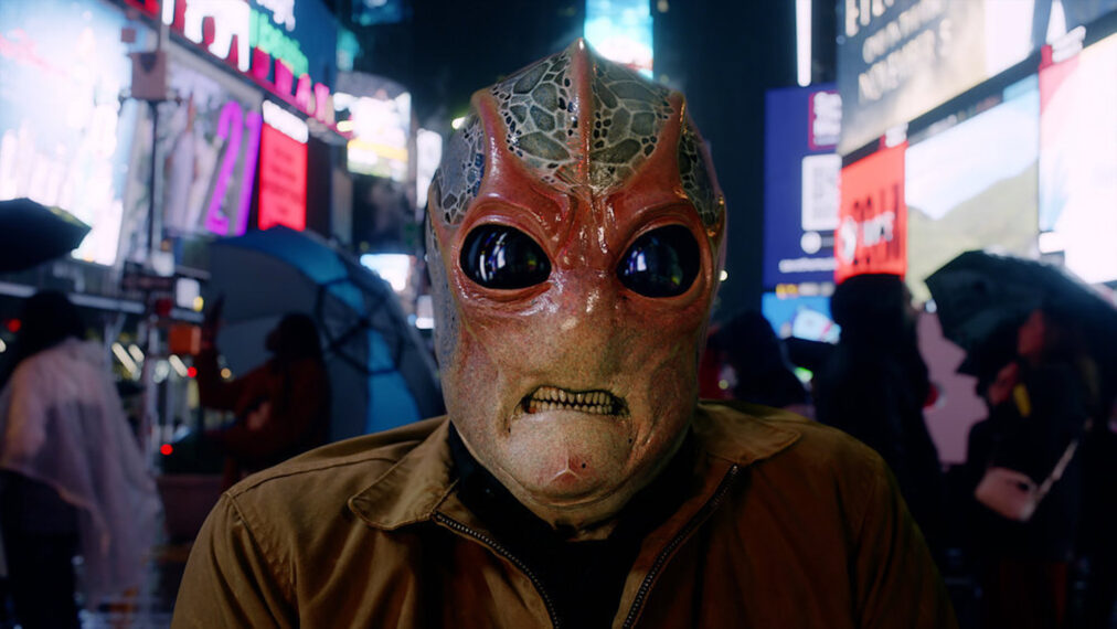 Alan Tudyk as Alien Harry in Resident Alien