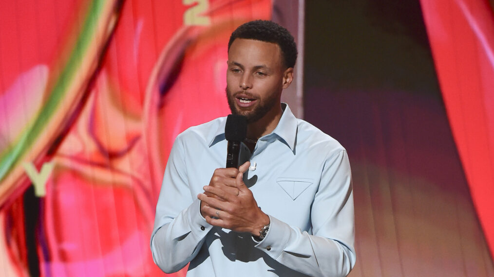 Steph Curry presents the ESPYS 2022