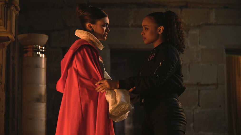 Daniela Nieves as Lissa and Sisi Stringer as Rose in Vampire Academy Episode 2