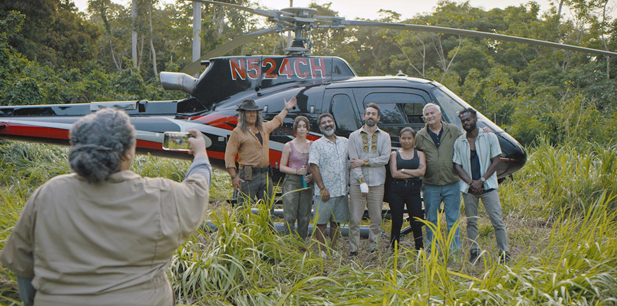 Nick Offerman como Murray, Cristin Milioti como Emma, ​​Parvesh Cheena como Ted, Luis Gerardo Mendez como Baltasar, Gabriela Cartol como Luna, Michael Hitchcock como Ted, William Jackson Harper como Noah en The Resort Episodio 7