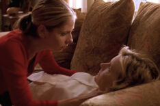 Sarah Michelle Gellar with her dying mother Joyce, Kristine Sutherland, in Buffy the Vampire Slayer