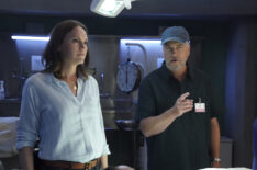 Jorja Fox as Sara Sidle and William Petersen as Dr. Gil Grissom in CSI Vegas