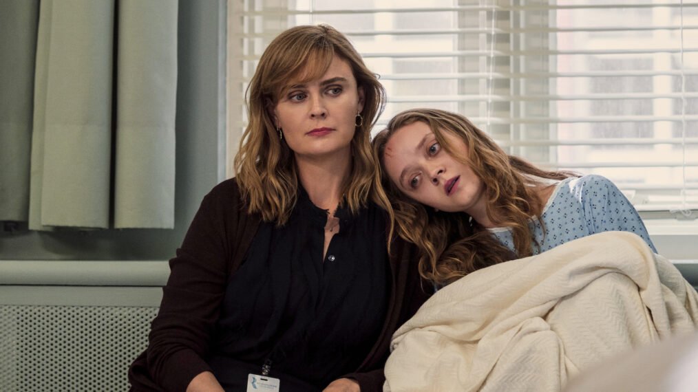 #First Look at Emily Deschanel’s Netflix Thriller (PHOTOS)