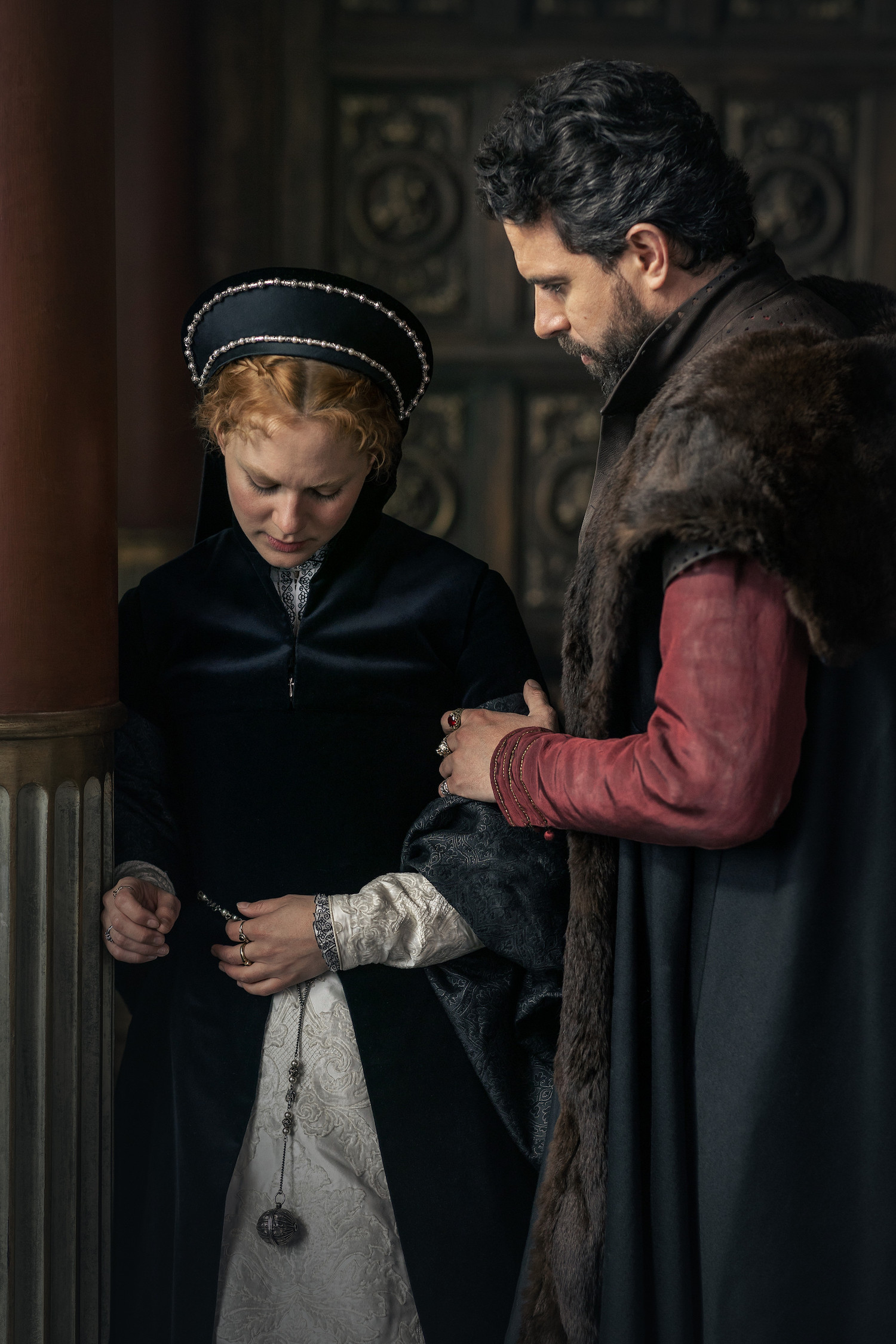 Alicia von Rittberg and Tom Cullen in Becoming Elizabeth Season 1