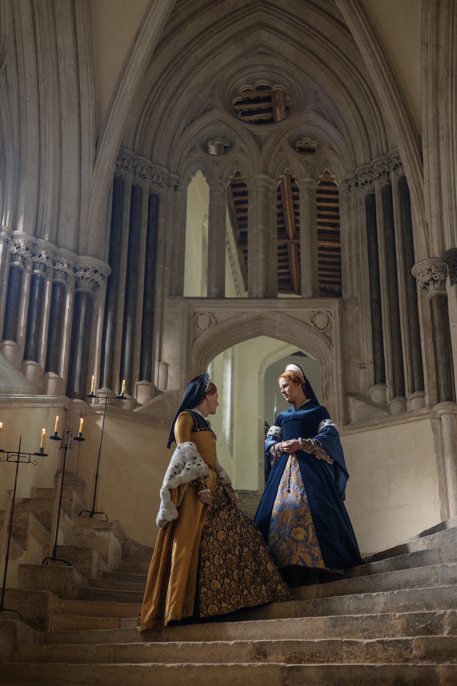 Alicia von Rittberg y Romola Garai en el final de la temporada 1 de Becoming Elizabeth