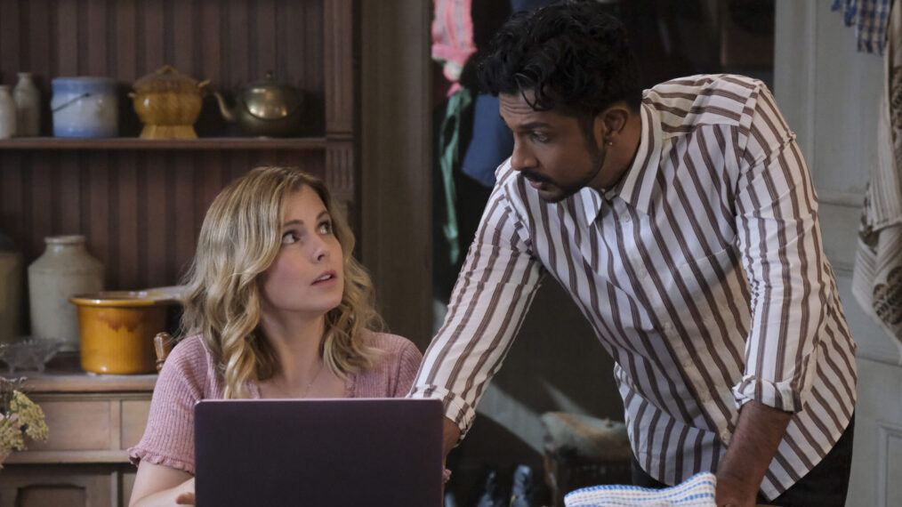 Ghosts - Season 2 - Rose McIver and Utkarsh Ambudkar