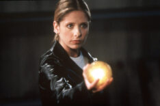 Sarah Michelle Gellar holding 'The Dragon Sphere in the 'The Gift', Season 5 of Buffy the Vampire Slayer