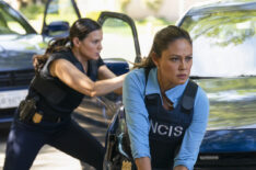 Katrina Law as NCIS Special Agent Jessica Knight and Vanessa Lachey as Jane Tennant in NCIS & NCIS: Hawai'i Crossover