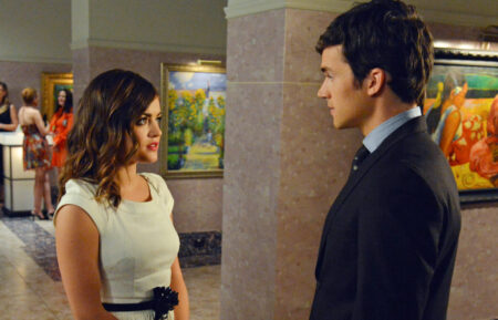 Lucy Hale and Ian Harding in Pretty Little Liars