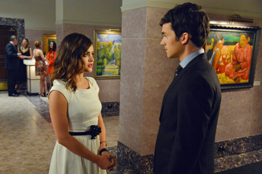 Lucy Hale, Ian Harding in Pretty Little Liars