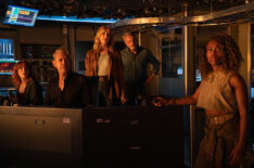 Jurassic World Dominion - Claire Dearing (Bryce Dallas Howard), Dr. Ian Malcolm (Jeff Goldblum), Dr. Ellie Sattler (Laura Dern), Dr. Alan Grant (Sam Neill) and Kayla Watts (DeWanda Wise)