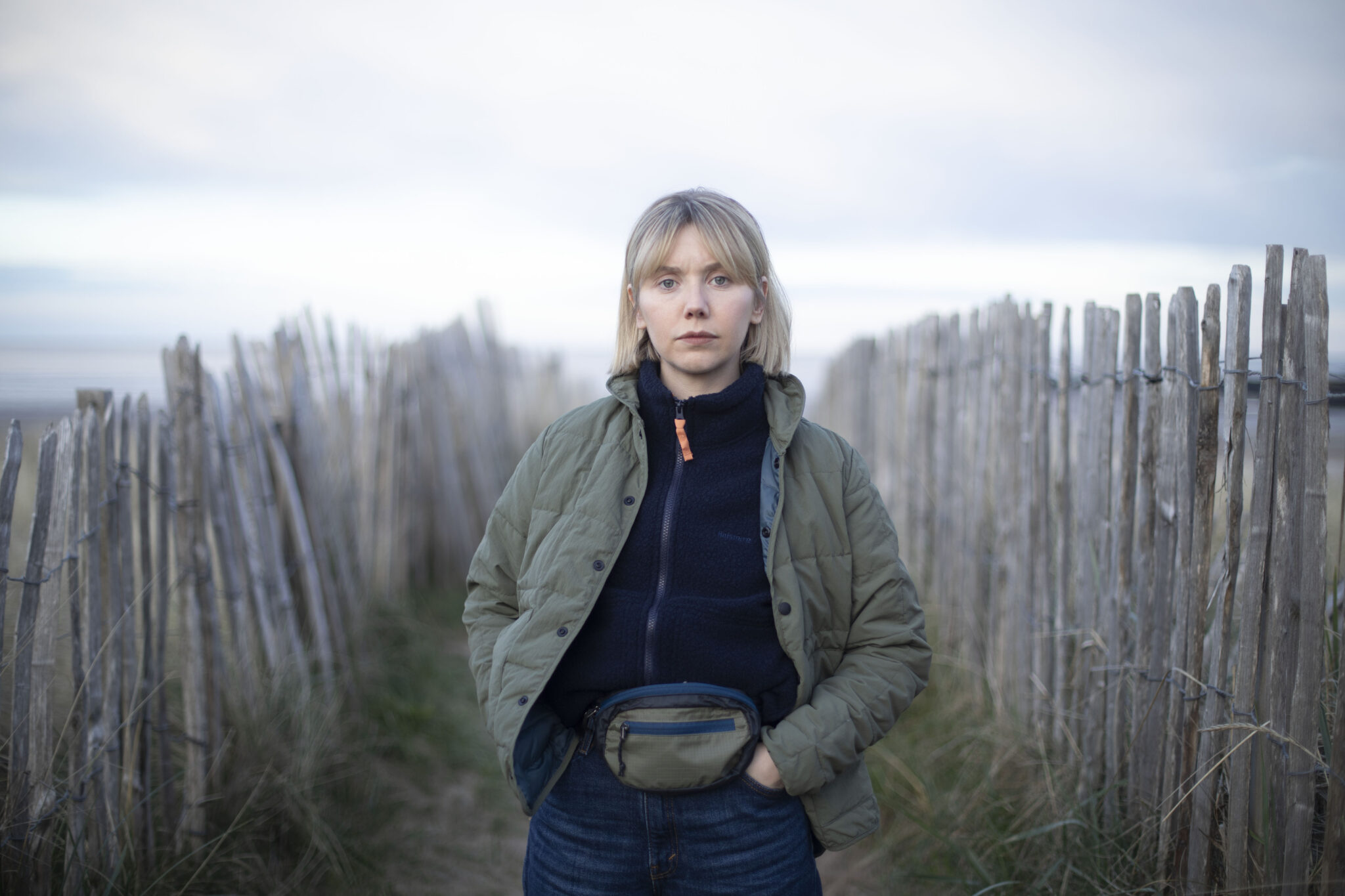  karen pirie outlander s lauren lyle tackles a cold case in first