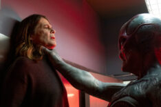 Linda Hamilton as General Eleanor Wright, Alan Tudyk as Alien Harry in Resident Alien - Season 2