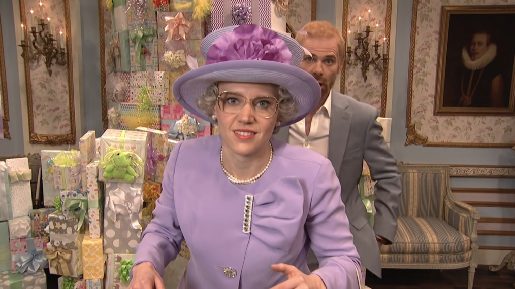 Kate McKinnon as Queen Elizabeth II