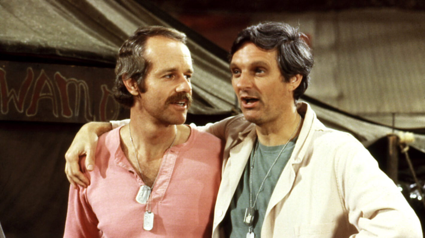 'M*A*S*H': Alan Alda & Mike Farrell Reunite to Celebrate 50th Anniversary