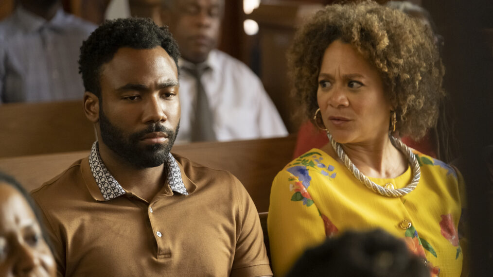 Donald Glover como Earn Marks, Michole Briana White como tía Jeanie en Atlanta