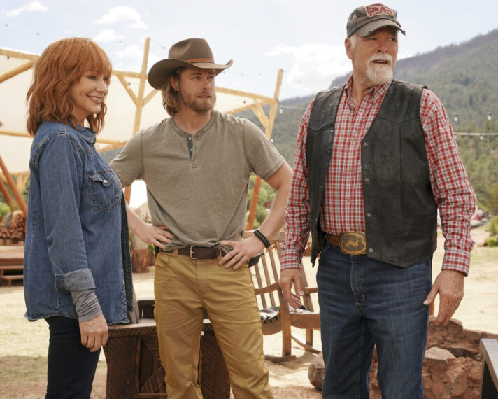 Reba McEntire, Luke Mitchell, Rex Linn in Big Sky