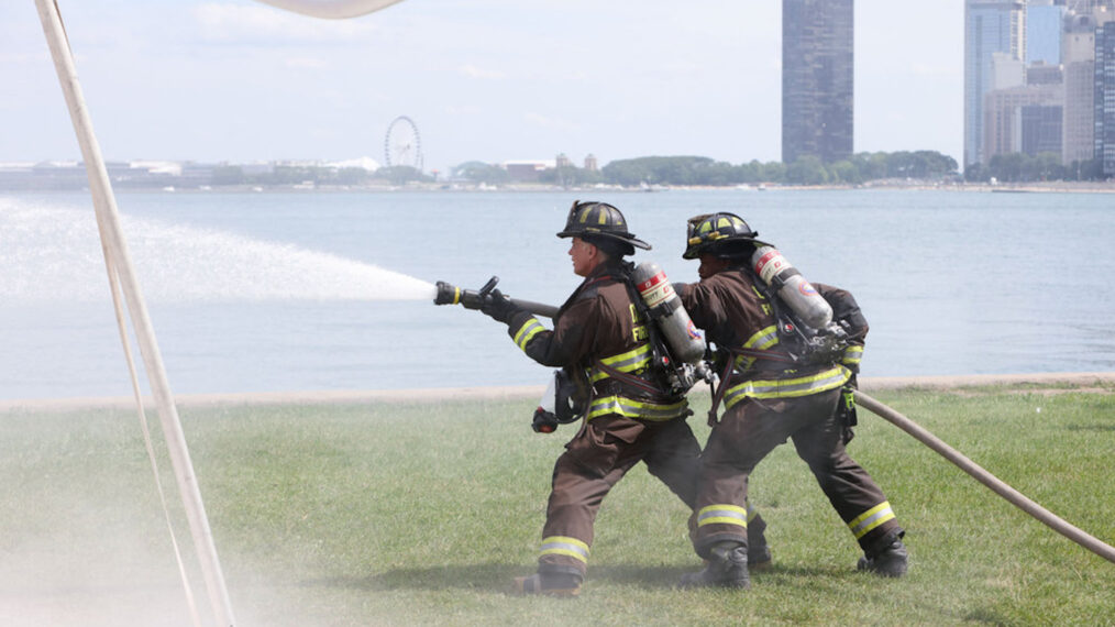 David Eigenberg as Christopher Herrmann, Daniel Kyri as Darren Ritter in Chicago Fire