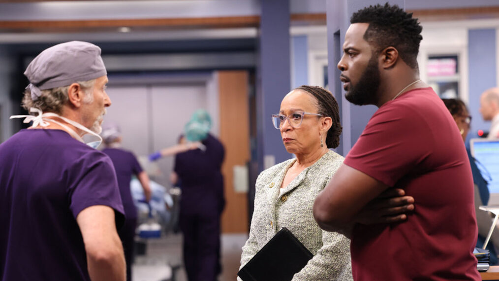 Steven Weber as Dean Archer, S. Epatha Merkerson as Sharon Goodwin, Guy Lockard as Dylan Scott in Chicago Med - Season 8, 'How Do You Begin to Count the Losses'