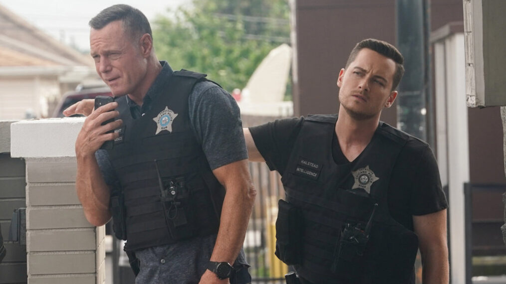 Jason Beghe as Hank Voight, Jesse Lee Soffer as Jay Halstead in Chicago PD