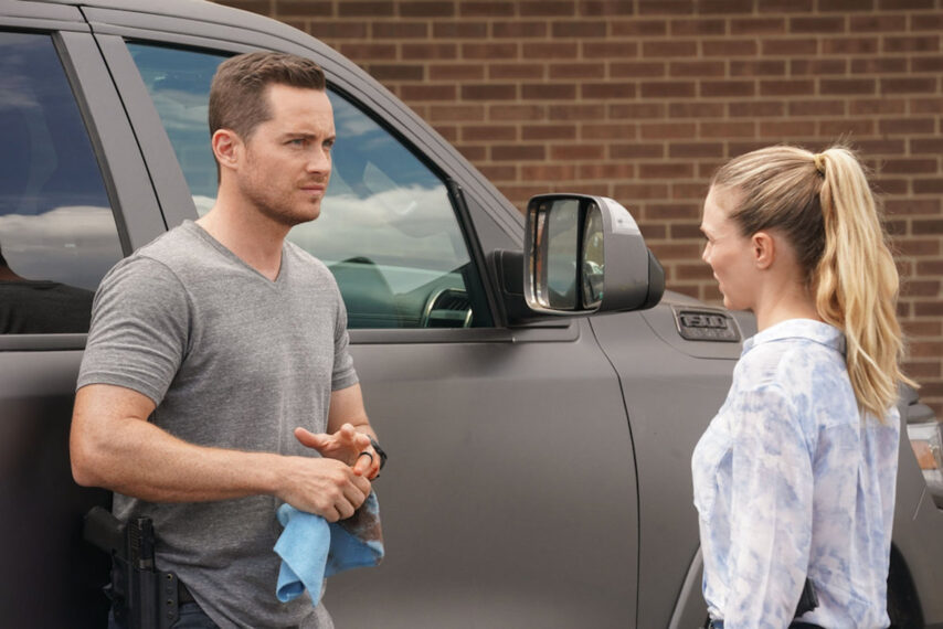 Jesse Lee Soffer as Jay Halstead, Tracy Spiridakos as Hailey Upton in Chicago PD