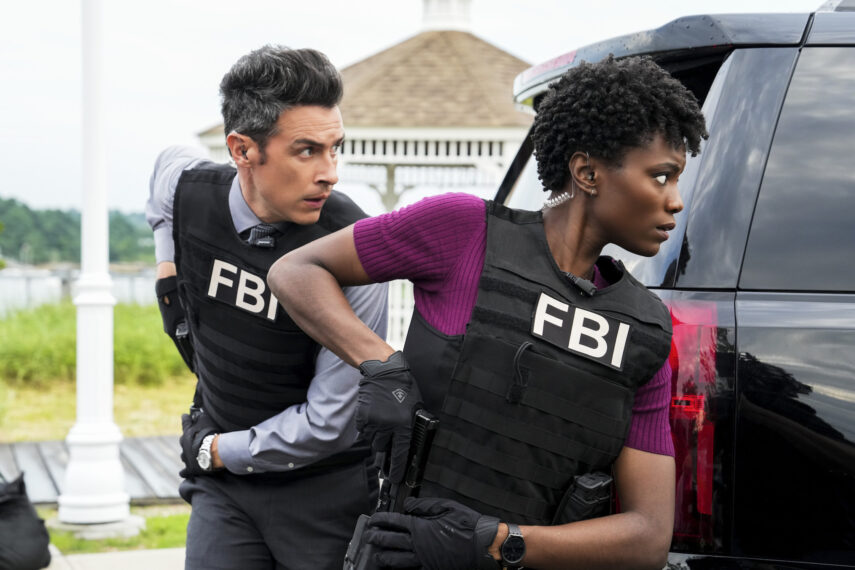 John Boyd como el agente especial Stuart Scola y Katherine Renee Turner como la agente especial Tiffany Wallace en FBI