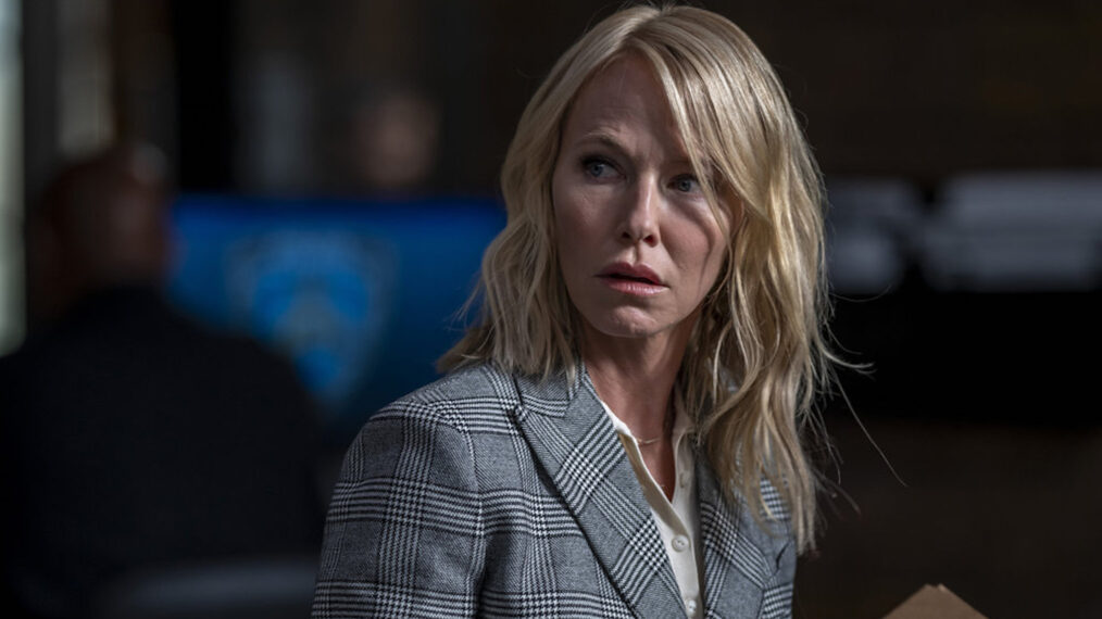 Kelli Giddish as Detective Amanda Rollins in Law & Order Crossover