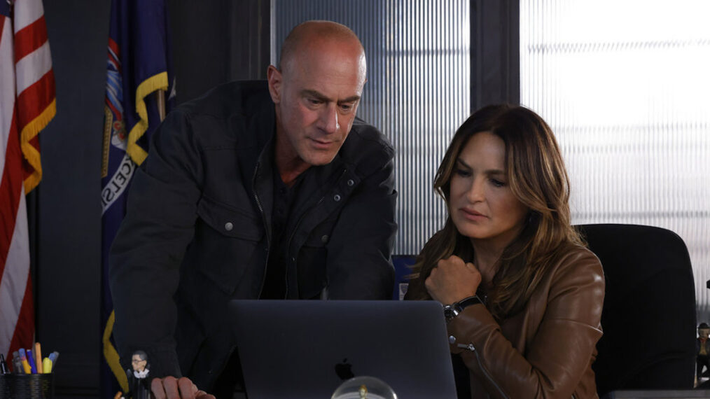 Christopher Meloni as Detective Elliot Stabler, Mariska Hargitay as Captain Olivia Benson in Law & Order Crossover