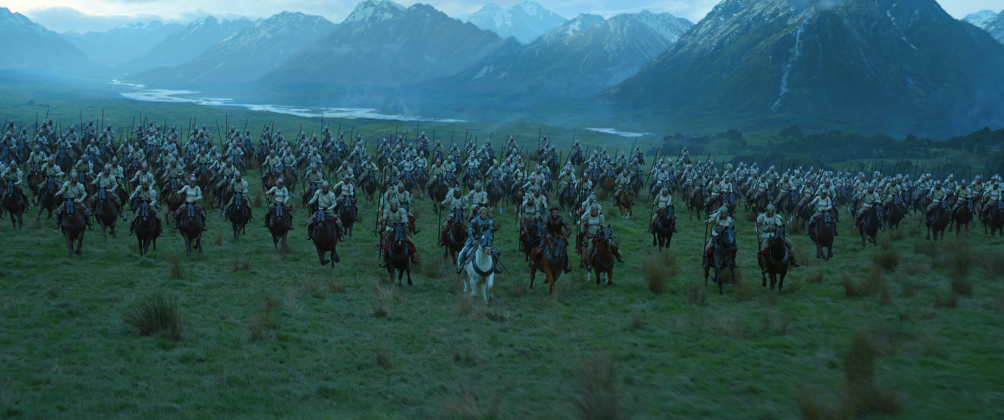 Morfydd Clark as Galadriel in front of the Numenor army in The Lord of the Rings: The Rings of Power Episode 6