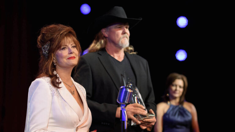 Susan Sarandon and Trace Adkins in Monarch