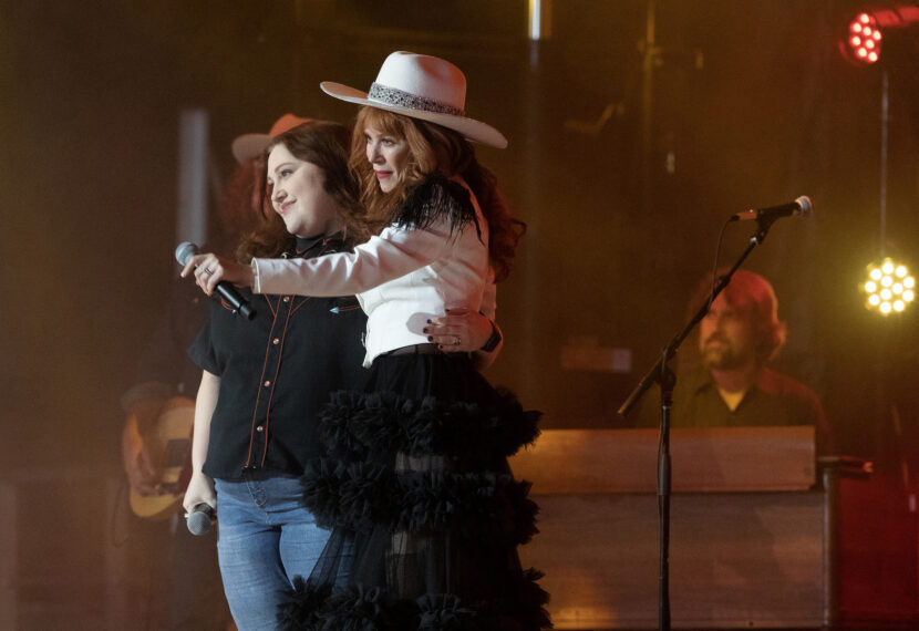 Beth Ditto y Anna Friel en Monarca