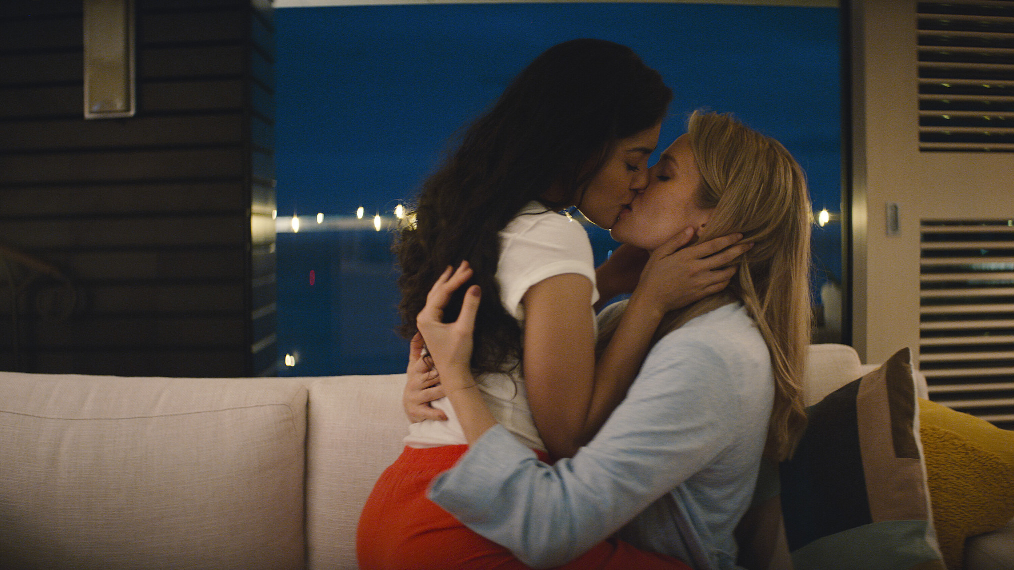 11 Of Tv's Best Kissing Scenes