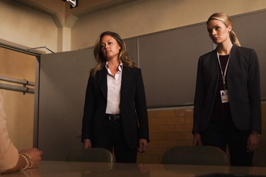 Vanessa Lachey como agente especial a cargo Jane Tennant, Tori Anderson como Kate Whistler en NCIS: Hawai'i